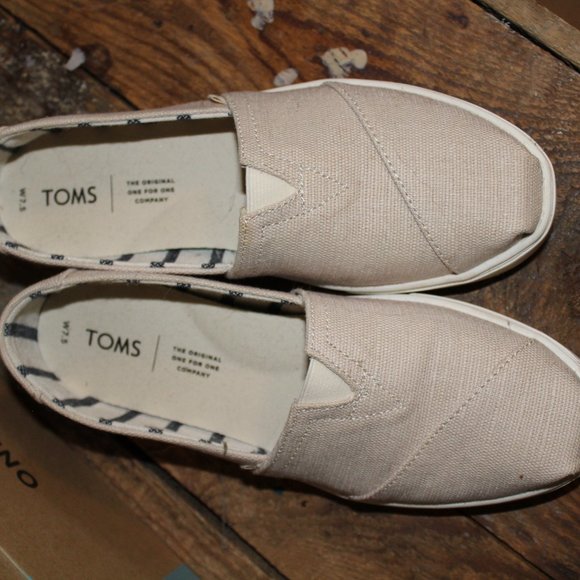 TOMS WOMENS SIZE 7.5 CANVAS SLIP ON SHOES - Picture 2 of 6